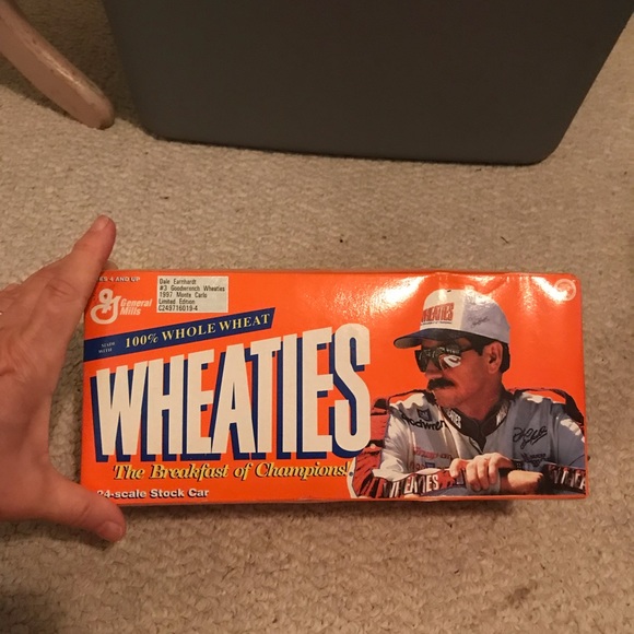 Action Dale Earnhardt car nwb never out and still in tissue 1997 Wheaties